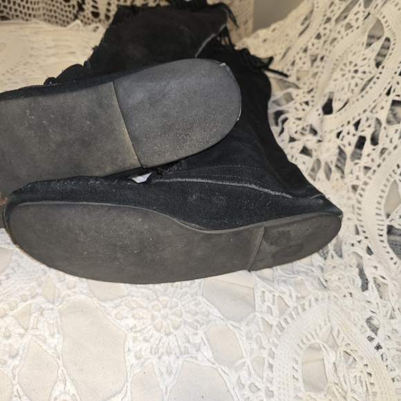 Minnetonka, Black Suede, Lace Up Front Knee High Boots, Fringe, Mens 9 - Picture 7 of 12